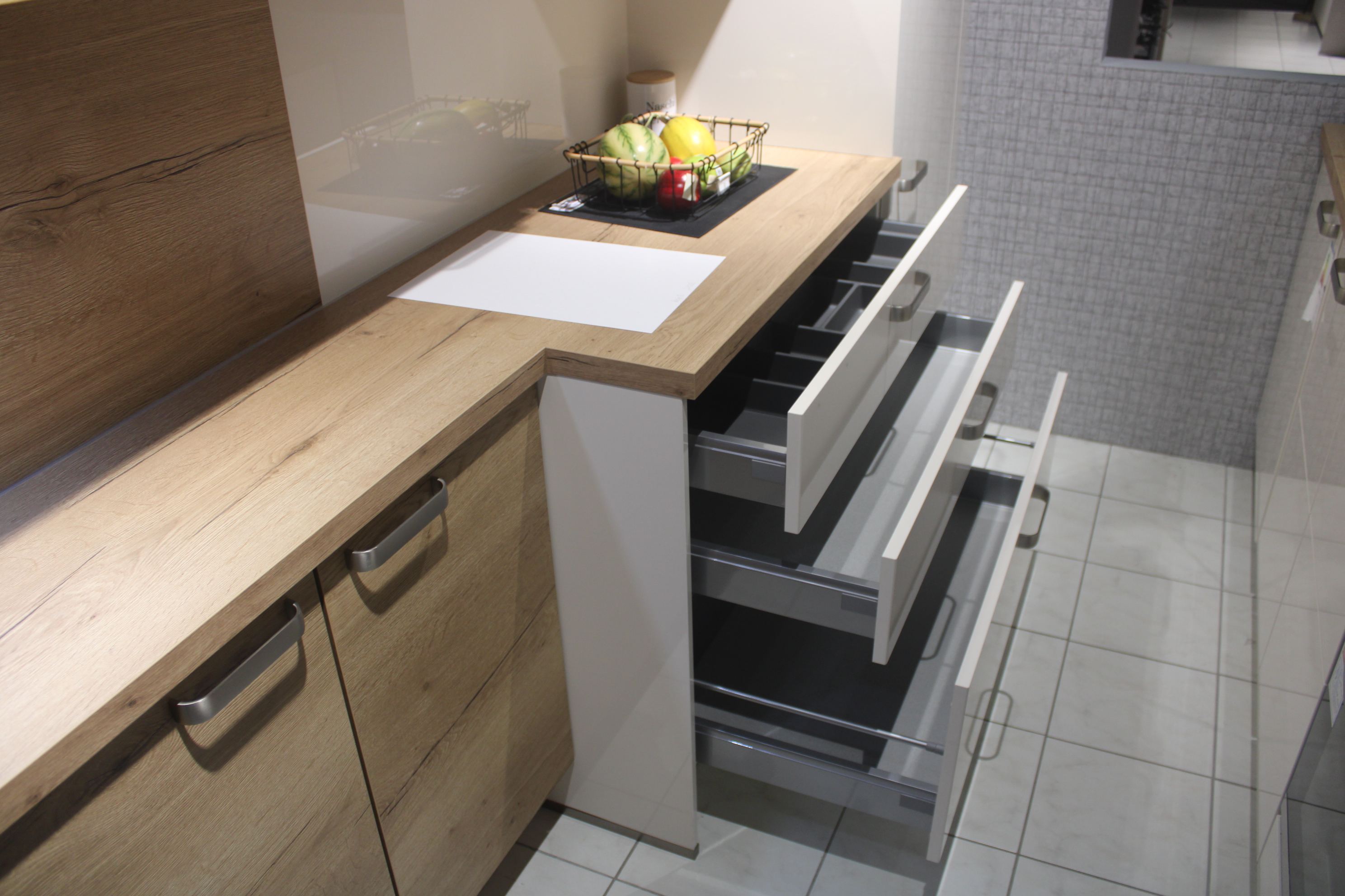 Musterküche, Flash Magnolia Hochglanz,Nobilia