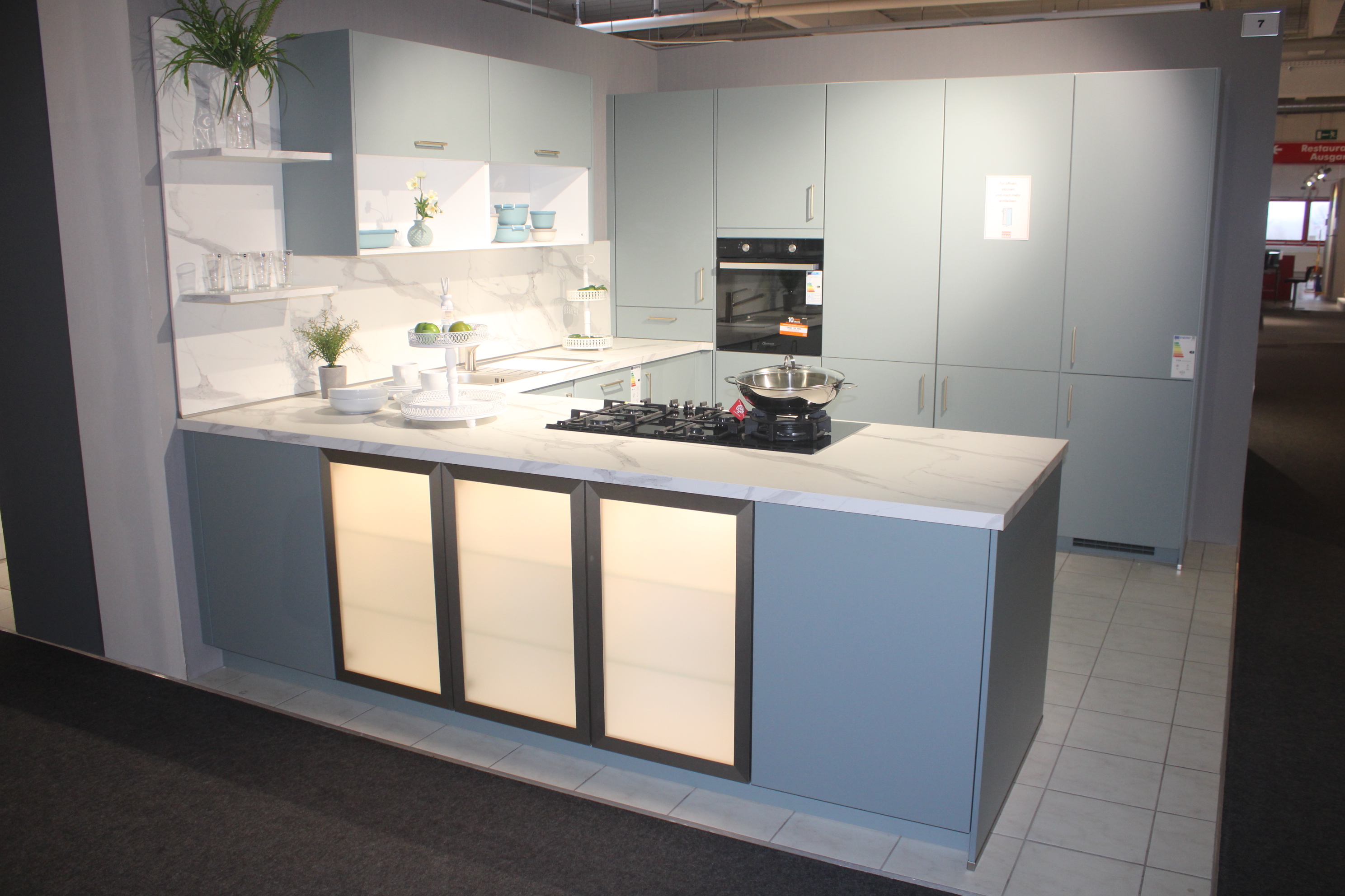 Musterküche, Touch, Lacklaminat Aqua softmatt von Nobilia