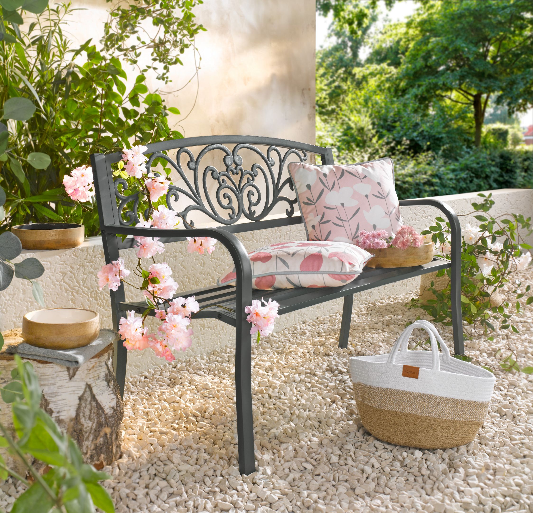 Gartenbank Belfast, Eisen