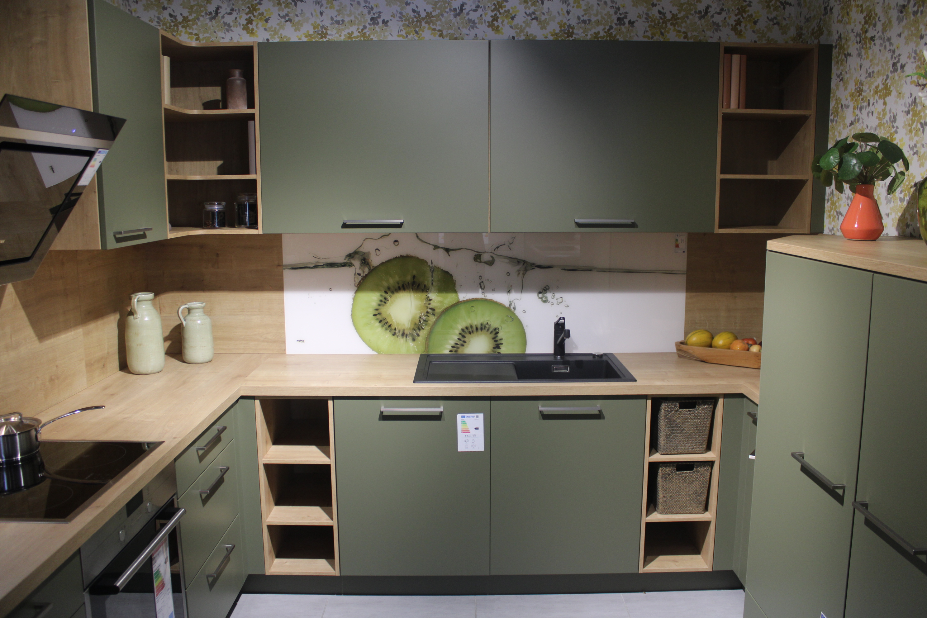 Musterküche, Lackfront Olive matt, Nolte Matrix 150 Soft Lack
