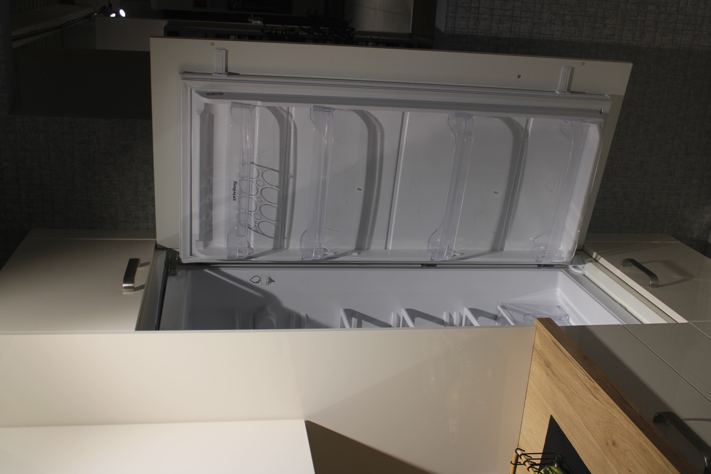 Musterküche, Flash Magnolia Hochglanz,Nobilia