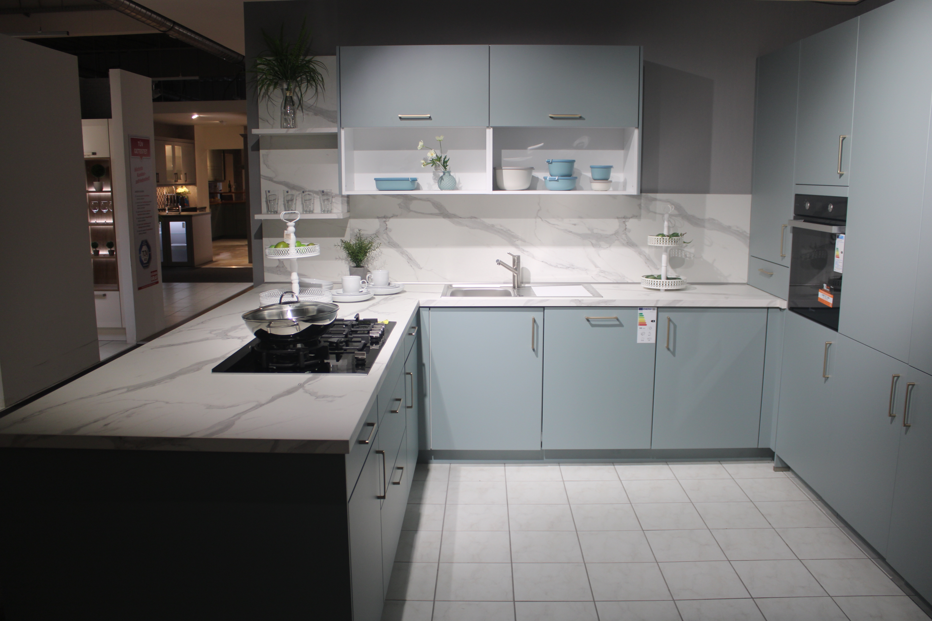 Musterküche, Touch, Lacklaminat Aqua softmatt von Nobilia