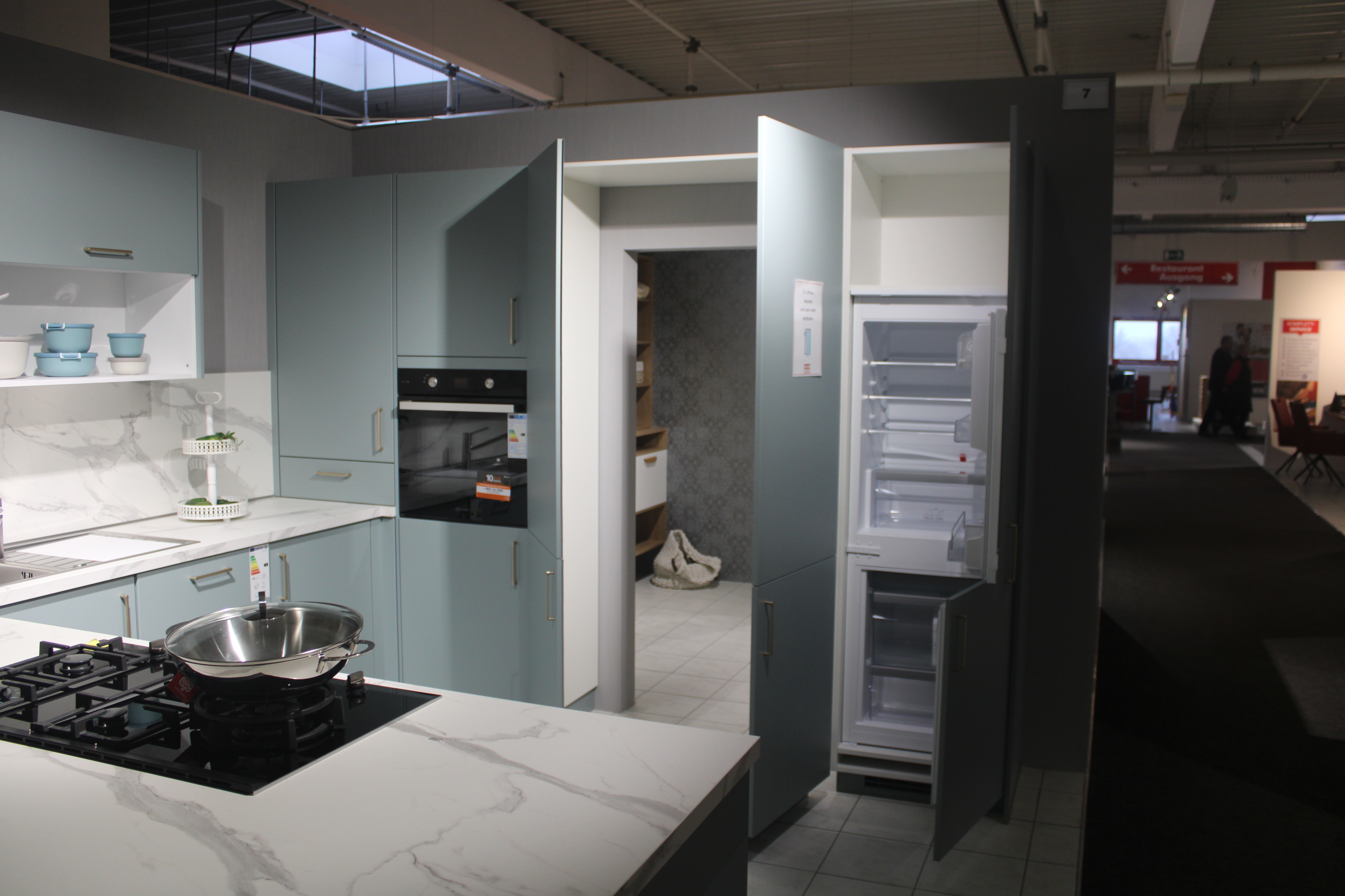 Musterküche, Touch, Lacklaminat Aqua softmatt von Nobilia