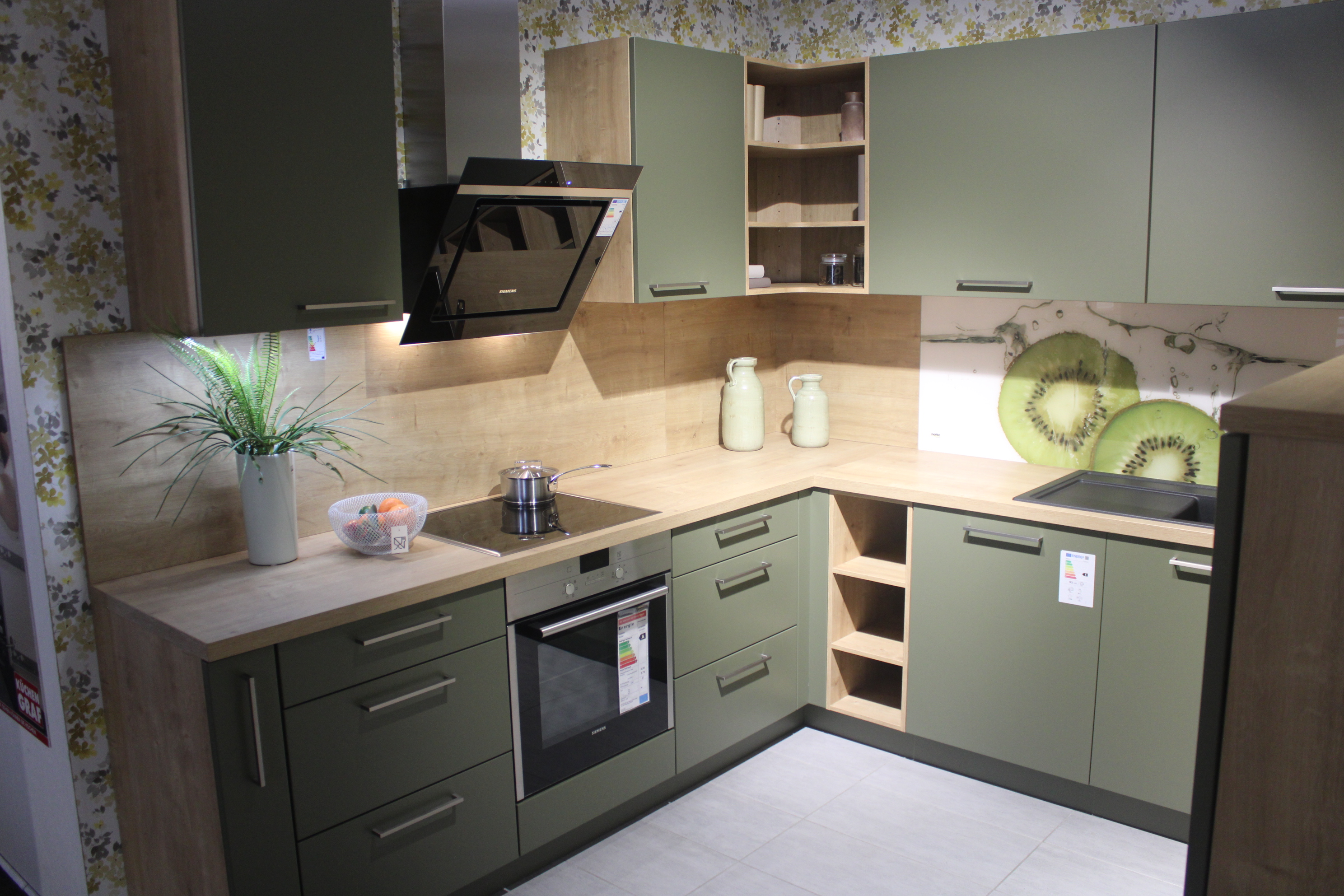 Musterküche, Lackfront Olive matt, Nolte Matrix 150 Soft Lack