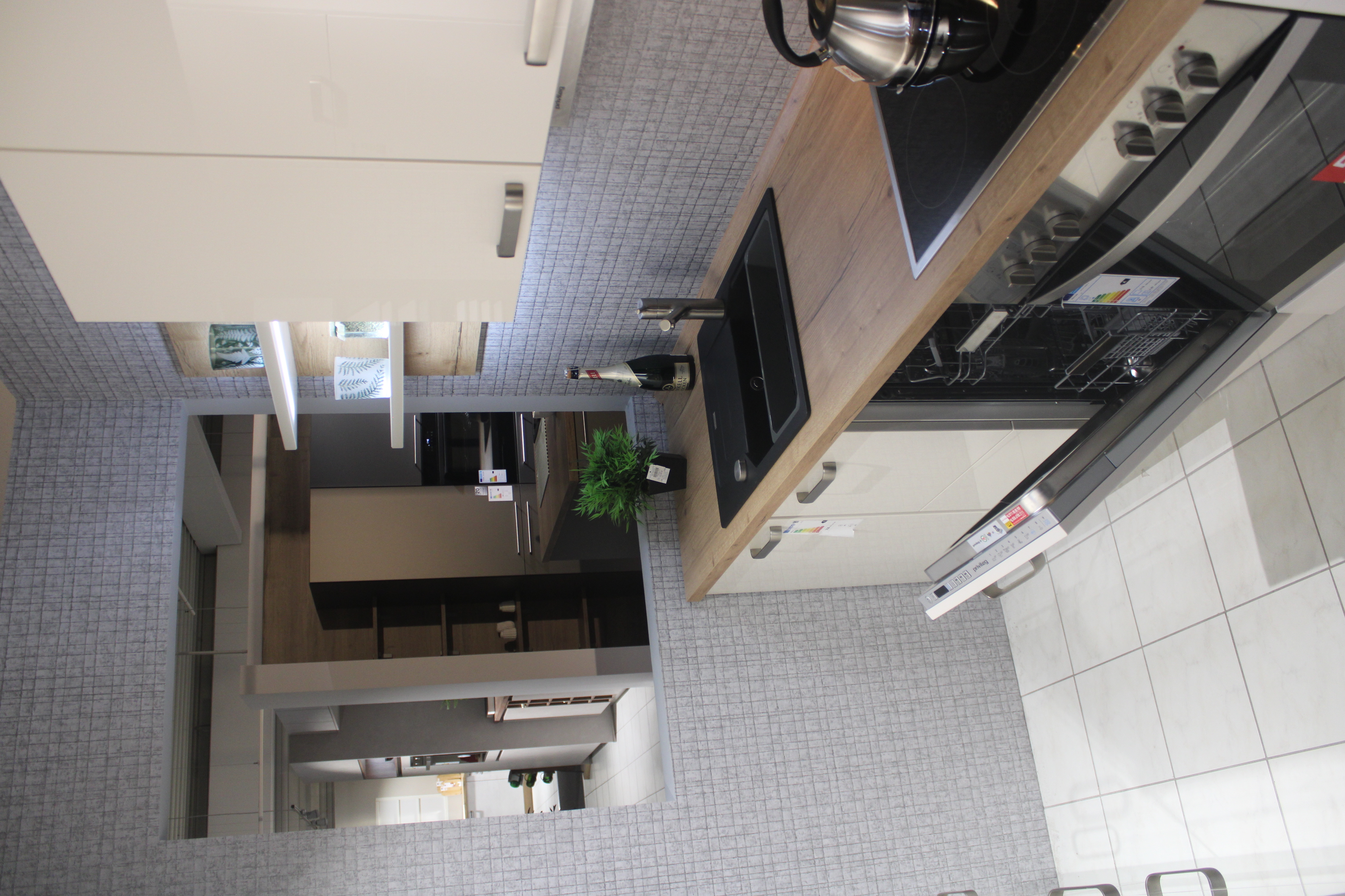 Musterküche, Flash Magnolia Hochglanz,Nobilia