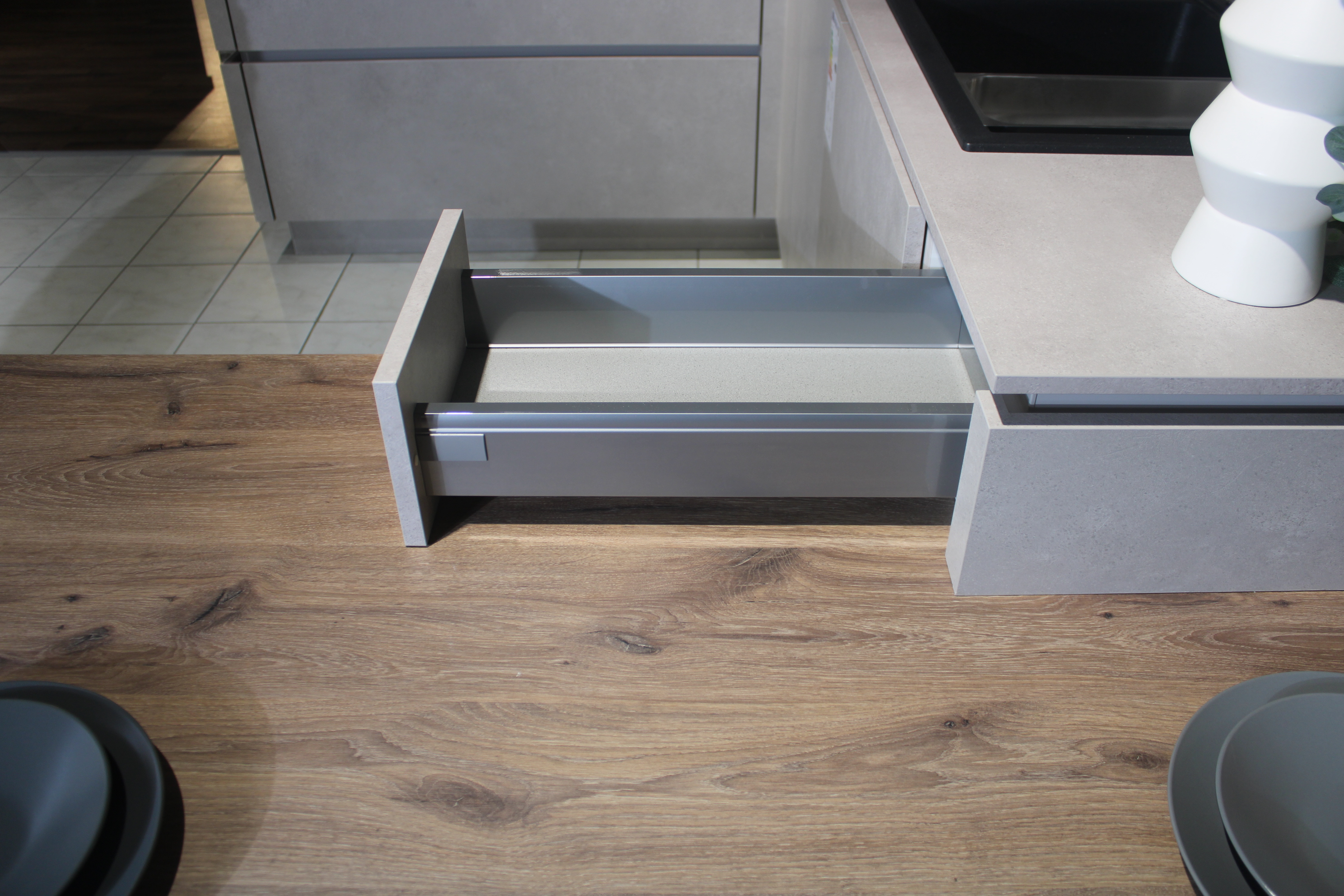 Musterküche, Fronten Beton Sand - Nobilia Riva