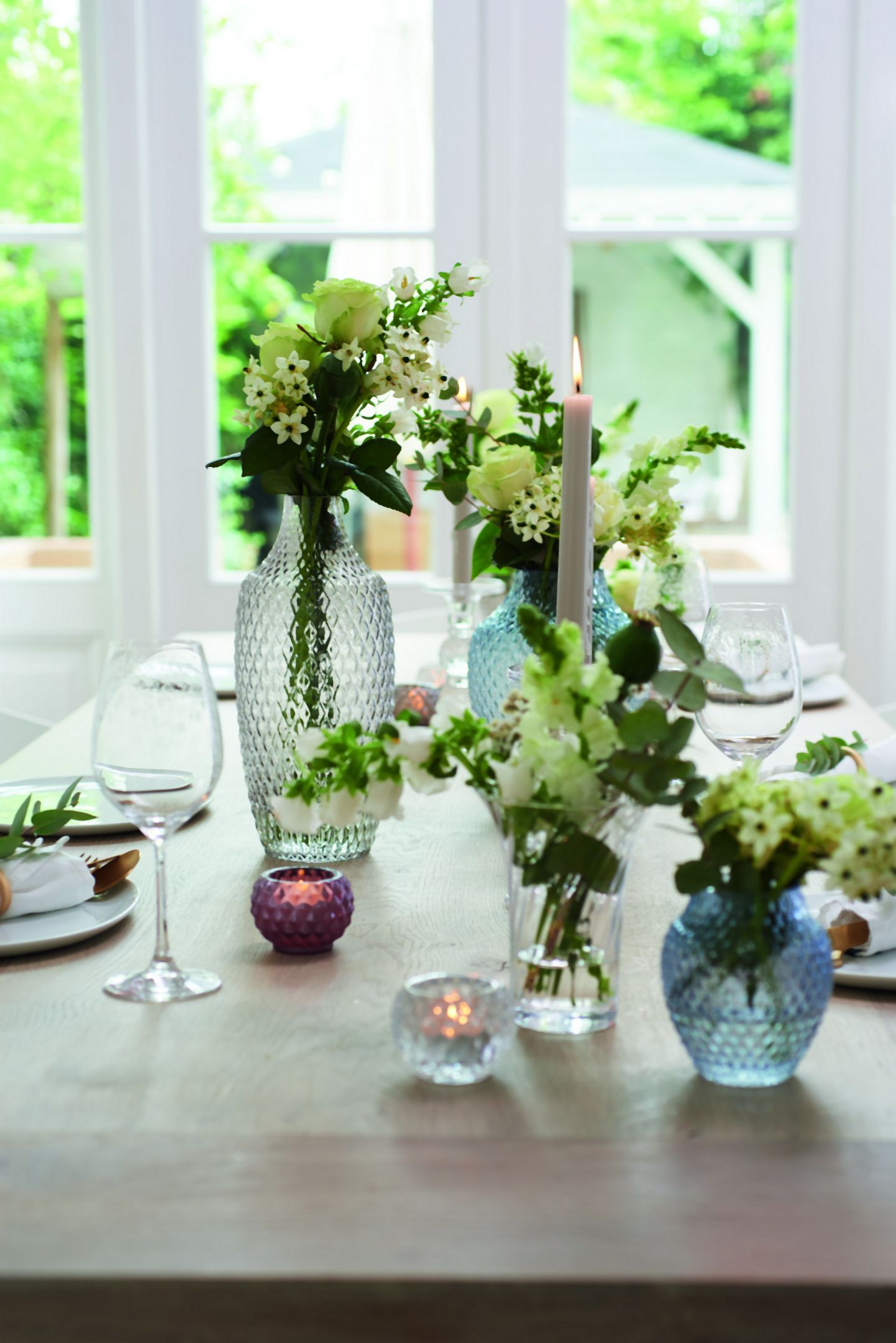 Straußvase, Höhe 40 cm in Kalk-Natron Glas, Grau