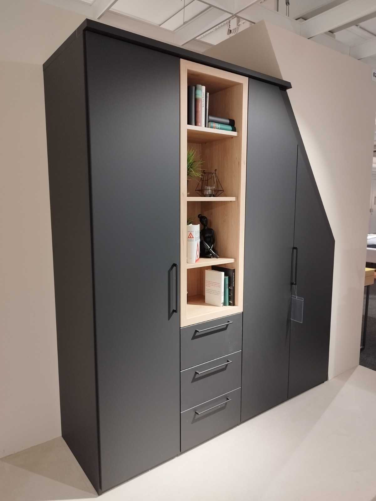  Drehtürenschrank mit seitlicher Abschrägung Casaplan 