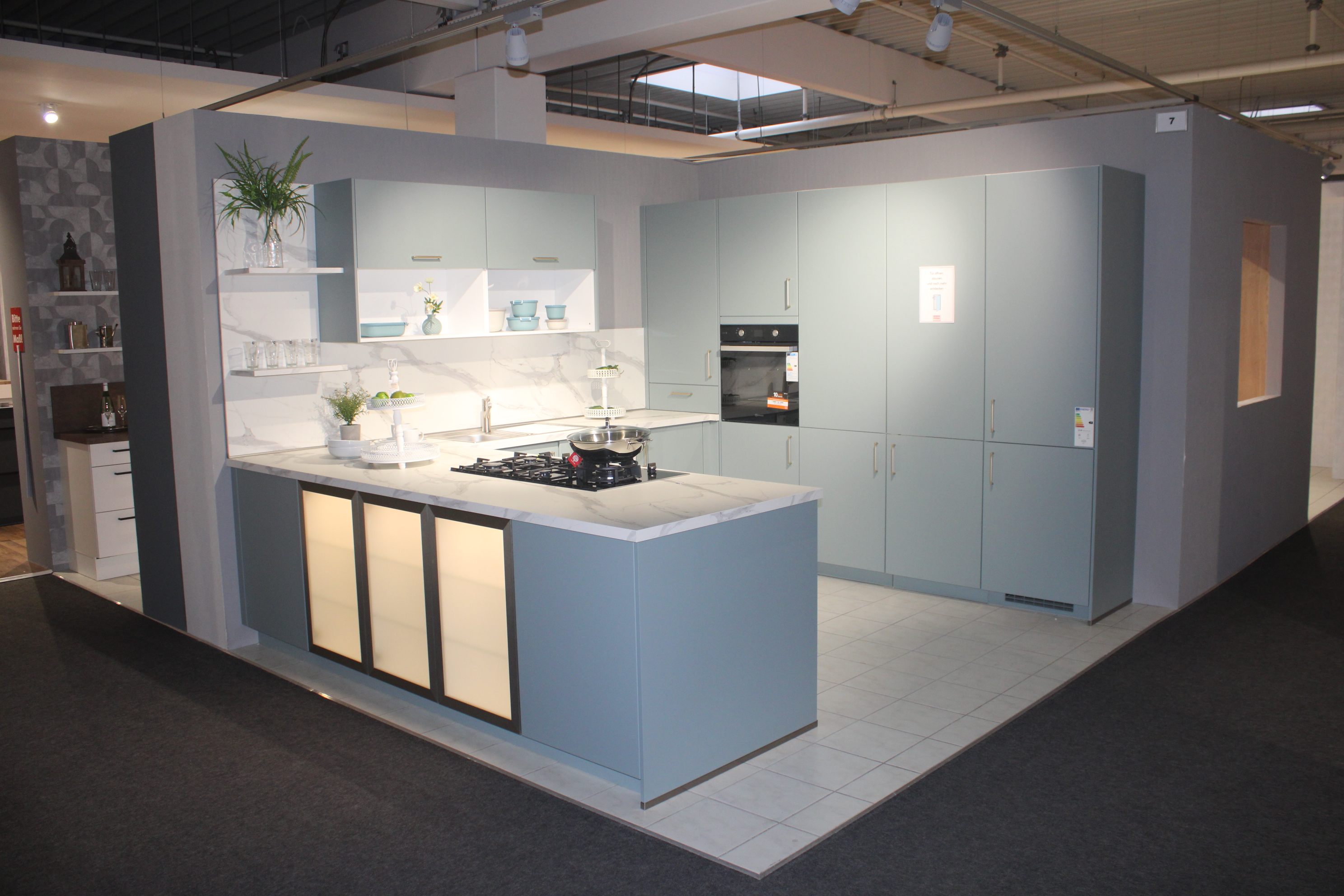 Musterküche, Touch, Lacklaminat Aqua softmatt von Nobilia