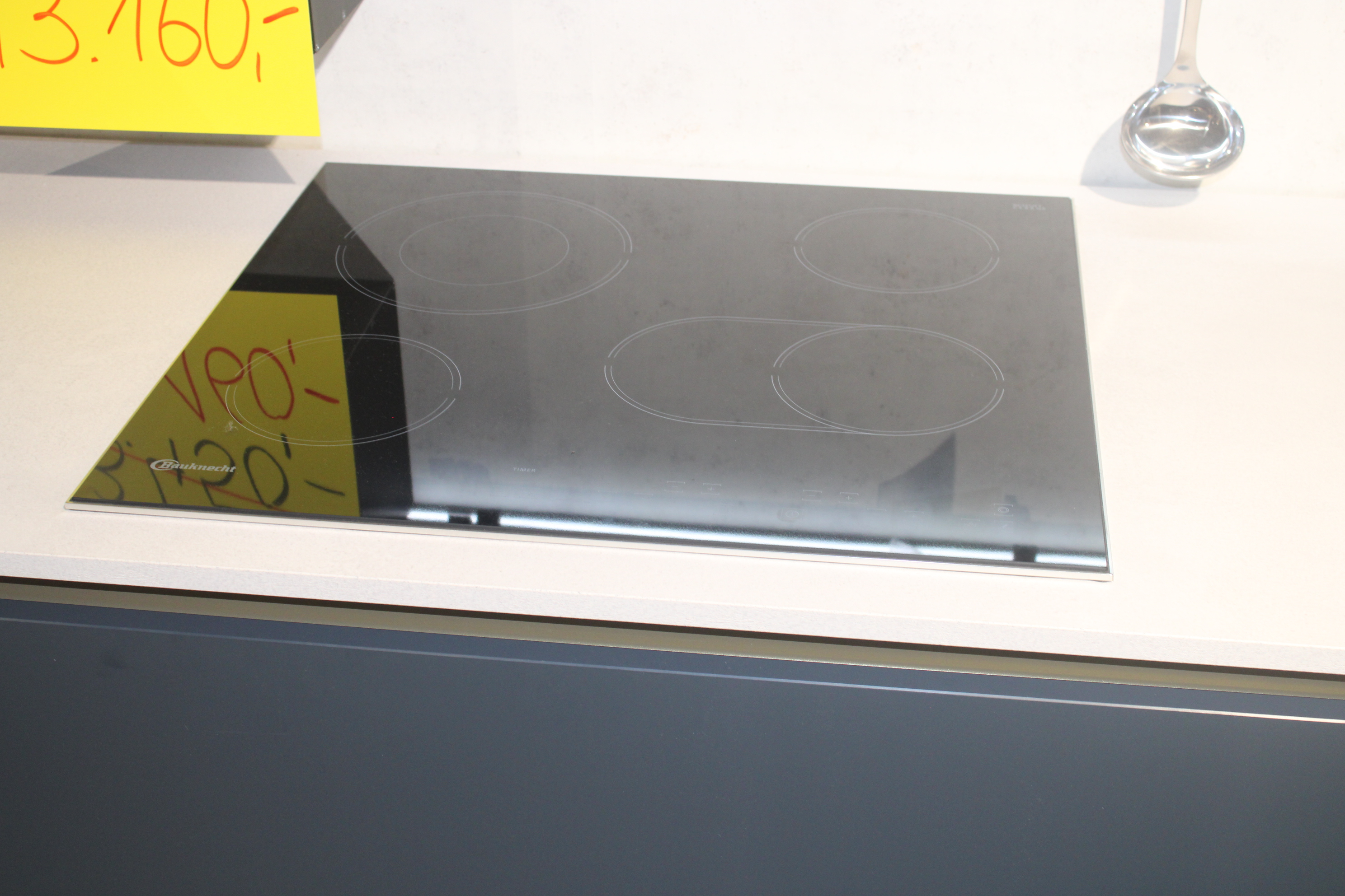 Musterküche, Fronten Fjordblau, Korpus in Schiefergrau - Nobilia Easytouch