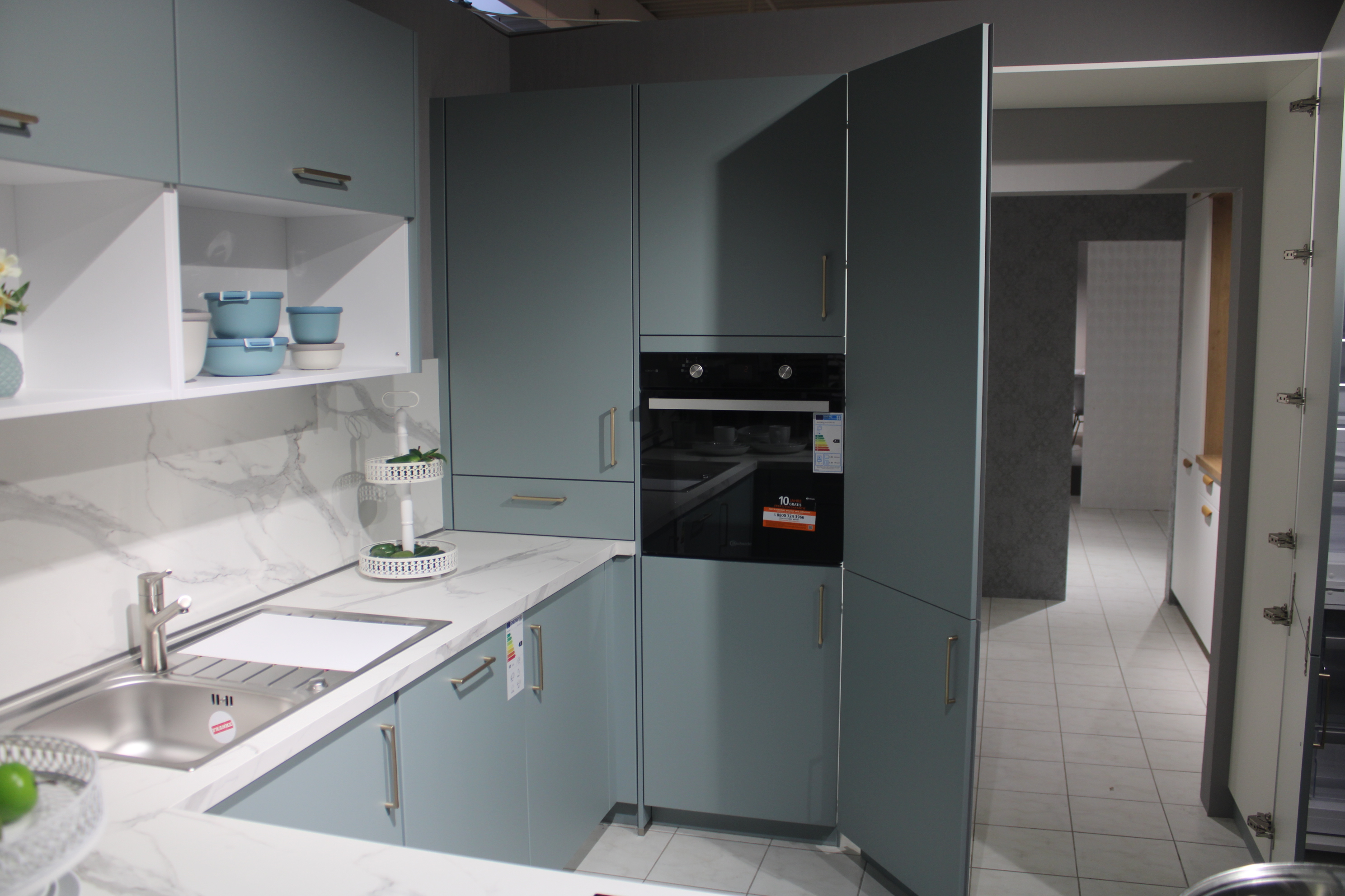 Musterküche, Touch, Lacklaminat Aqua softmatt von Nobilia