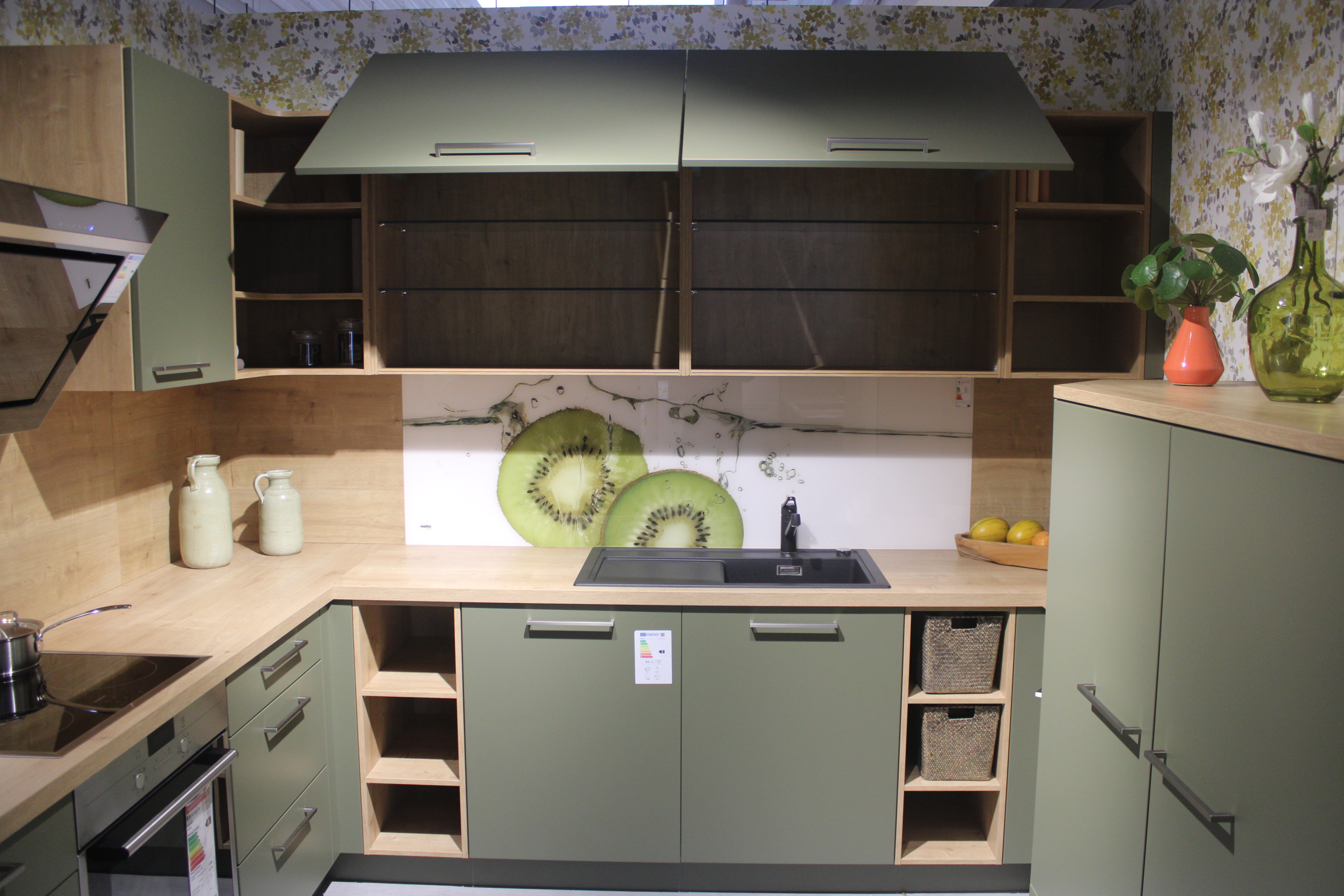 Musterküche, Lackfront Olive matt, Nolte Matrix 150 Soft Lack